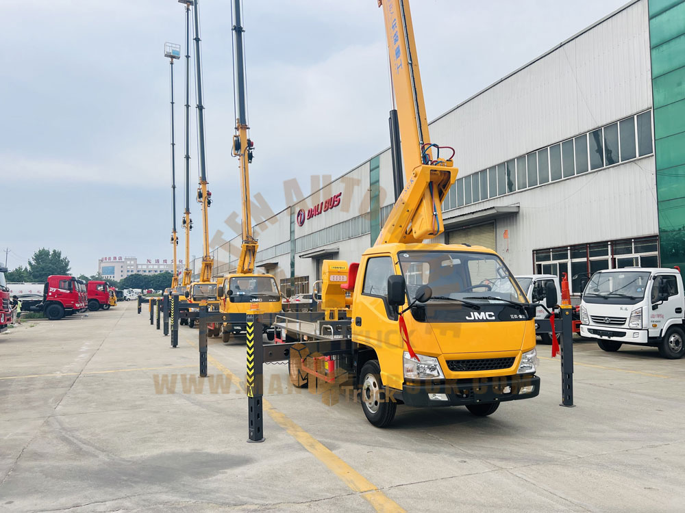 record-the-delivery-of-27-meters-aerial-platform-truck-for-exporting-project3.jpg