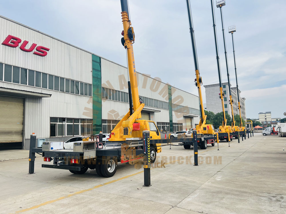 record-the-delivery-of-27-meters-aerial-platform-truck-for-exporting-project5.jpg